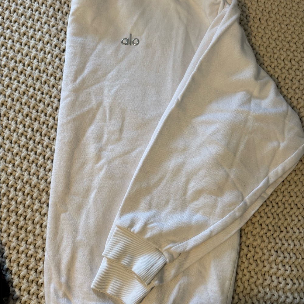 ALO Yoga Women’s White Sweater
